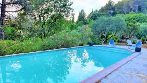 Villa CIGALONS en pleine pinède avec PISCINE chauffée de mai à septembre : Villas proche de Plan-d'Aups-Sainte-Baume