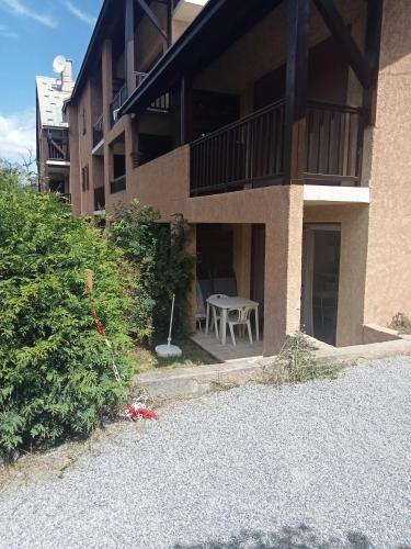 Appartement en rez de jardin et parking privatifs près des pistes : Appartements proche de La Salle-les-Alpes