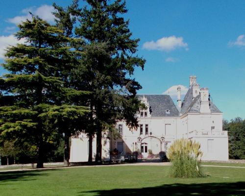 Beautiful 1-Bed Apartment in the Chateau grounds : Appartements proche de Clavé