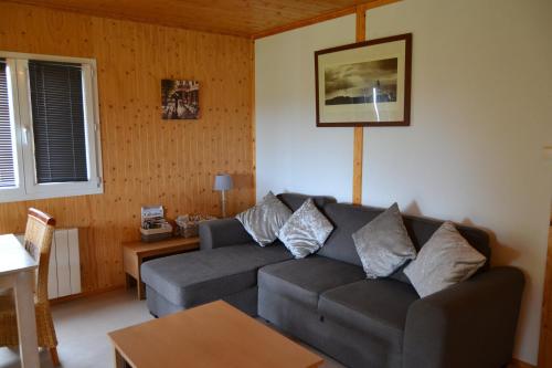 Beautiful lake view 3 bedroom chalet. : Chalets proche de Beaumesnil