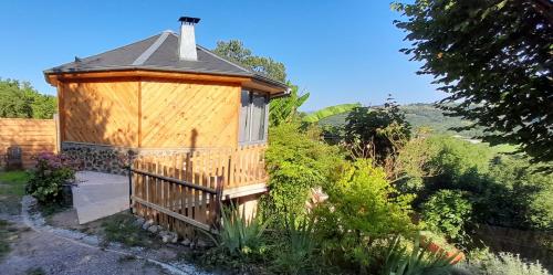 Maison atypique en bois de forme hexagonale : Maisons de vacances proche de Cieutat