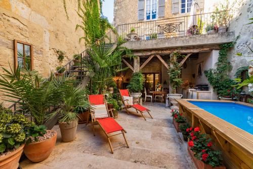 Champagne House - Oasis de luxe & de charme avec piscine : Villas proche de Mouchan