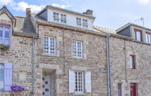 Stunning home in Erquy with WiFi and 3 Bedrooms : Maisons de vacances proche d'Erquy