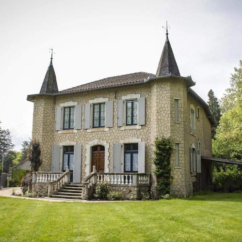 Château l'Argelès : Maisons de vacances proche de Le Fréchet