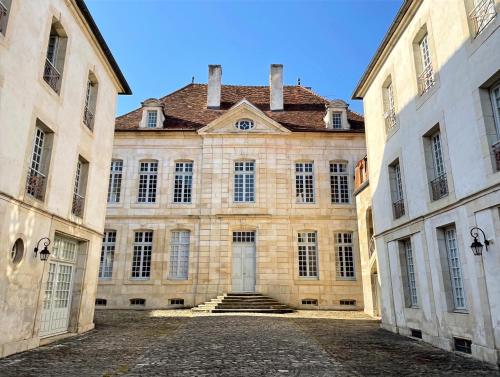 Hôtel Particulier, Maison Jazey. : Appartements proche de Montigny-Montfort