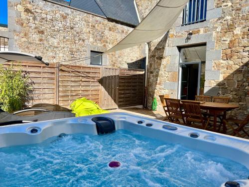 L'authentique Doloise Spa : Maisons de vacances proche de Dol-de-Bretagne