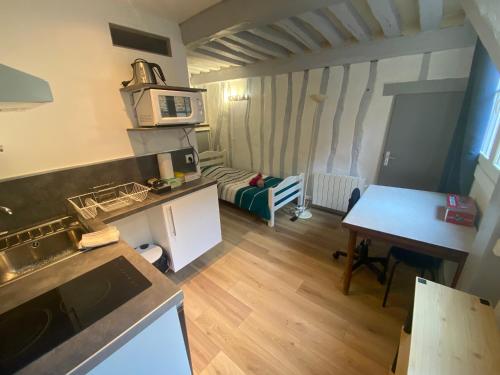 Petit studio ancien, cœur de Rouen : Appartements proche de Bois-Guillaume