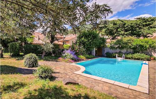 Awesome Home In Berlou With Wifi, Private Swimming Pool And 3 Bedrooms : Maisons de vacances proche de Pierrerue