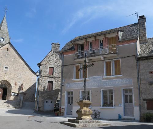 L'Ancien Poste : B&B / Chambres d'hotes proche de Saint-Cyprien-sur-Dourdou