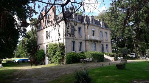 Chateau du Grand Lucay : B&B / Chambres d'hotes proche de Meillers