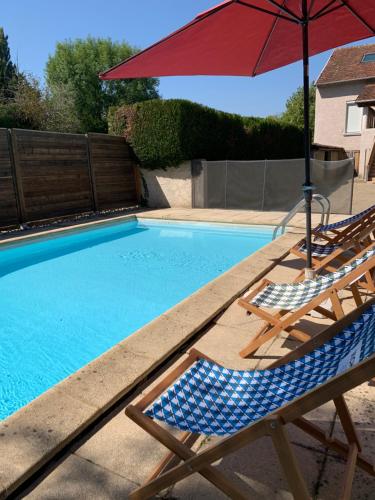 IRON MAN offer a villa located right on the river : Maisons de vacances proche de Saint-Sylvestre-Pragoulin