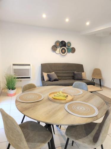 MajorbnbVery comfortable renovated apartment with garden close to Swiss A1 : Appartements proche de La Muraz