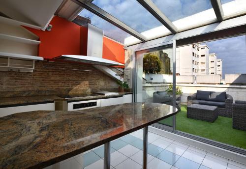 Magnifique loft avec terrasse wifi hyper centre : Appartements proche de Coulounieix-Chamiers