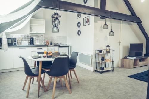 Le loft superbe studio avec stationnement gratuit : Appartements proche de Saint-Pol-sur-Mer