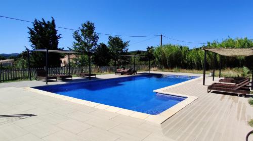Superbe Mas en pierres de 350 m2 avec piscine pool house wifi parking gratuits : Maisons d'hotes proche de Saze