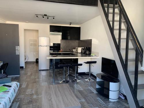 Appartement T2 tout confort en duplex à 15mn à pied du centre-ville avec TV et Wifi : Appartements proche de Nieul-sur-Mer