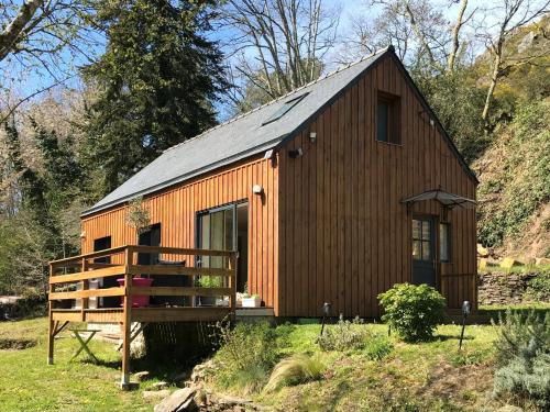 Cottage douillet dans son écrin de verdure : Maisons de vacances proche de Les Fougerêts