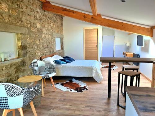 Room lover Les Chaizes : B&B / Chambres d'hotes proche de Marlhes