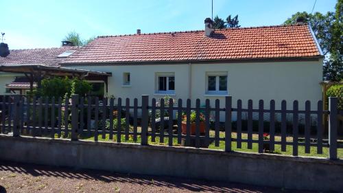 La petite maison de Paule : Maisons de vacances proche de Saint-Loup-de-Gonois