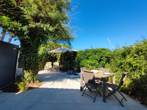 L'OUSTO - Studio avec magnifique Terrasse à 5 min de Cassis : Appartements proche de Carnoux-en-Provence