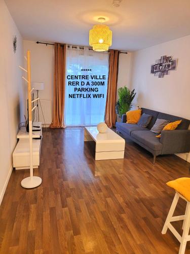 III Appart 2 Pièces, Neuf 200 m de Gare Parking Netflix Evry Courcouronnes : Appartements proche d'Écharcon