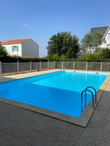 T2 en résidence avec piscine proche île madame et océan : Appartements proche de Port-des-Barques