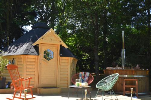 Cabane dans un jardin arboré : Sejours a la campagne proche de Saint-Paul-en-Gâtine