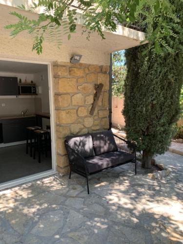 Charmant logement avec un extérieur et un jacuzzi : Appartements proche de Lançon-Provence
