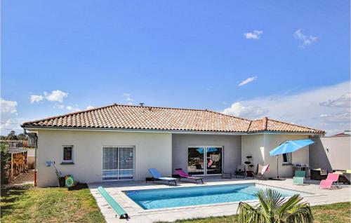 Amazing Home In Pont-vque With Outdoor Swimming Pool, Private Swimming Pool And 4 Bedrooms : Maisons de vacances proche de Luzinay
