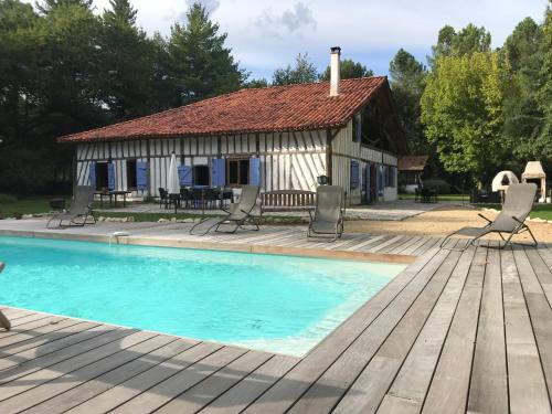 Gîte landais de Capdebos avec piscine et spa 15 personnes : Villas proche de Retjons