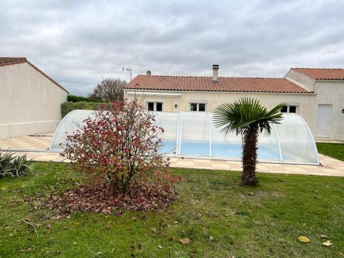 Villa de 3 chambres avec piscine privee jardin clos et wifi a Saint Froult a 1 km de la plageB : Villas proche de Moëze