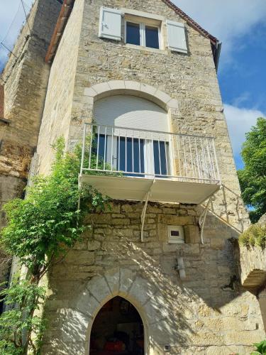 Maison du XVème au cœur du village médiéval : Maisons de vacances proche de Saint-Denis-lès-Martel
