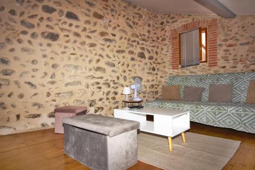 LA GRANGE - Maison ville historique 3 niveaux Patio & Terrasse : Maisons de vacances proche de Castelnou