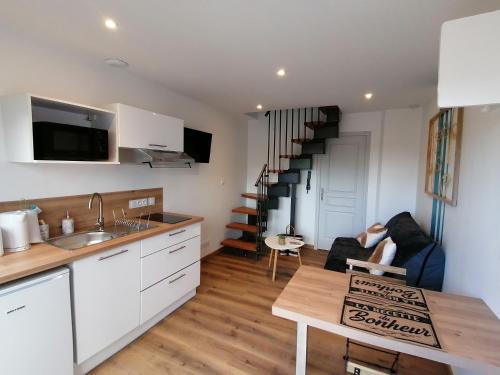 Duplex cosy dans maison neuve avec terrasse entrée indépendante 5 mn de Bayeux et 10 mn plage du débarquement : Appartements proche de Magny-en-Bessin