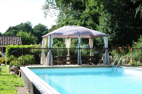 Villa de 4 chambres avec piscine privee jardin clos et wifi a Sousceyrac En Quercy : Villas proche de Molières