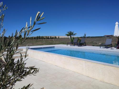 Domaine Dolce Vitae - Maison avec piscine et spa privés : Maisons de vacances proche de Cunèges
