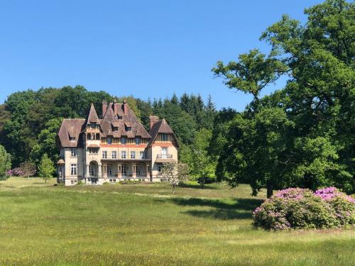 Chateau du Gue aux Biches : B&B / Chambres d'hotes proche de Saint-Michel-des-Andaines
