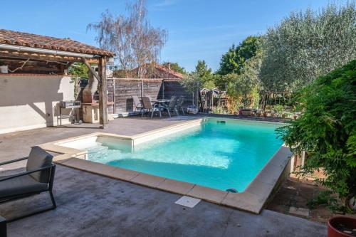 Maison tout confort avec piscine : Maisons de vacances proche de Cagnac-les-Mines