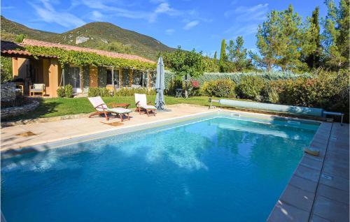Awesome Home In Rustrel With Wifi, Private Swimming Pool And 2 Bedrooms : Maisons de vacances proche de Rustrel