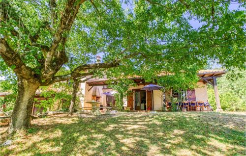 Nice Home In Montricoux With Wifi, Private Swimming Pool And 5 Bedrooms : Maisons de vacances proche de Monclar-de-Quercy