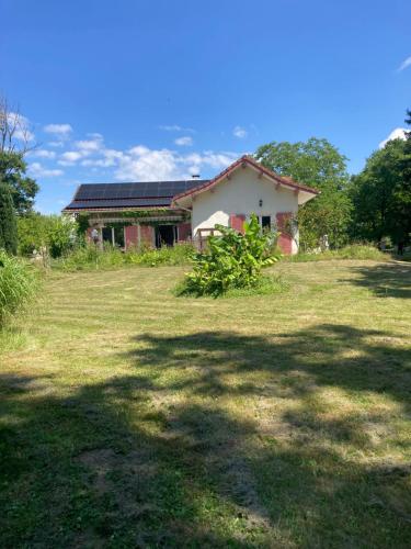 Groot huis met tuin op het platteland : Maisons de vacances proche de La Chapelle-Saint-Sauveur