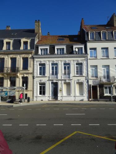 Charmant studio en centre-ville : Appartements proche de Saint-Léonard