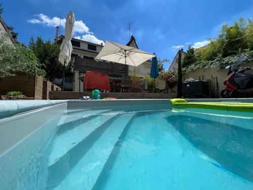 Maison avec piscine, sauna pour 8/10 personnes : Appartements proche de Les Lilas