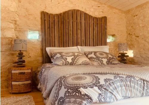 Un gîte spacieux et charmant : Les Charmines : Maisons de vacances proche de Tanzac