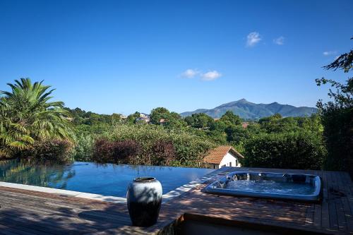 Villa Kokoloa : piscine chauffée et vue montagnes : Villas proche d'Urrugne