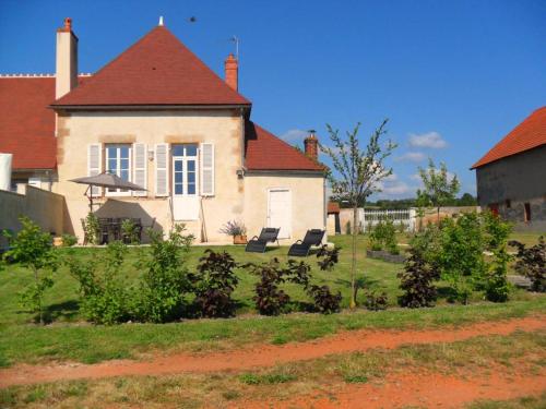 Gîte Châtel-de-Neuvre, 4 pièces, 6 personnes - FR-1-489-92 : Maisons de vacances proche de Saint-Pourçain-sur-Sioule