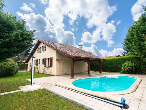 Alluring holiday home in Ste Eulalie en Born with pool : Maisons de vacances proche de Sainte-Eulalie-en-Born