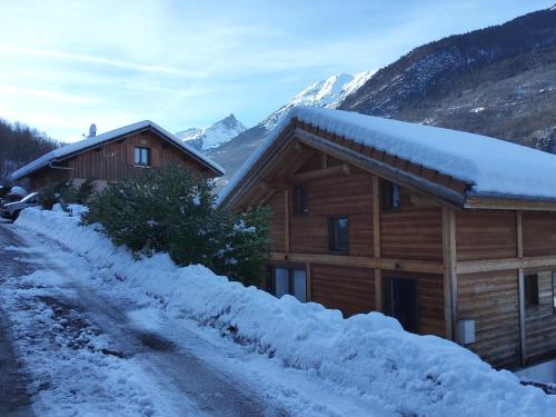 Votre appartement savoyard de 32m2 à proximité de la télécabine pour skier les 3 Vallées ! : Appartements proche de Villarlurin