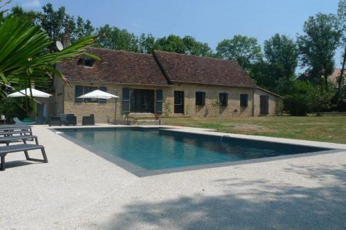 Papaillou house with swimingpool : Maisons de vacances proche de Montvalent