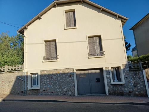 La maison d'adèle : Maisons de vacances proche de Le Noyer